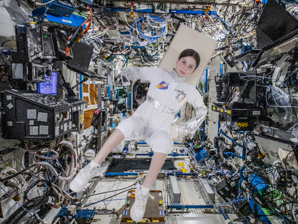 מעבר לרקיע - מסע לחלל